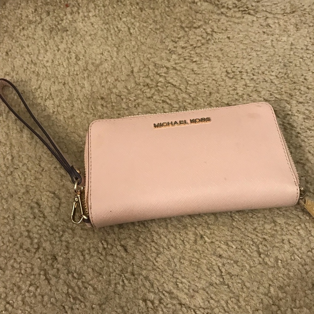Michael Kors Light Pink Large Smartphone Wristlet